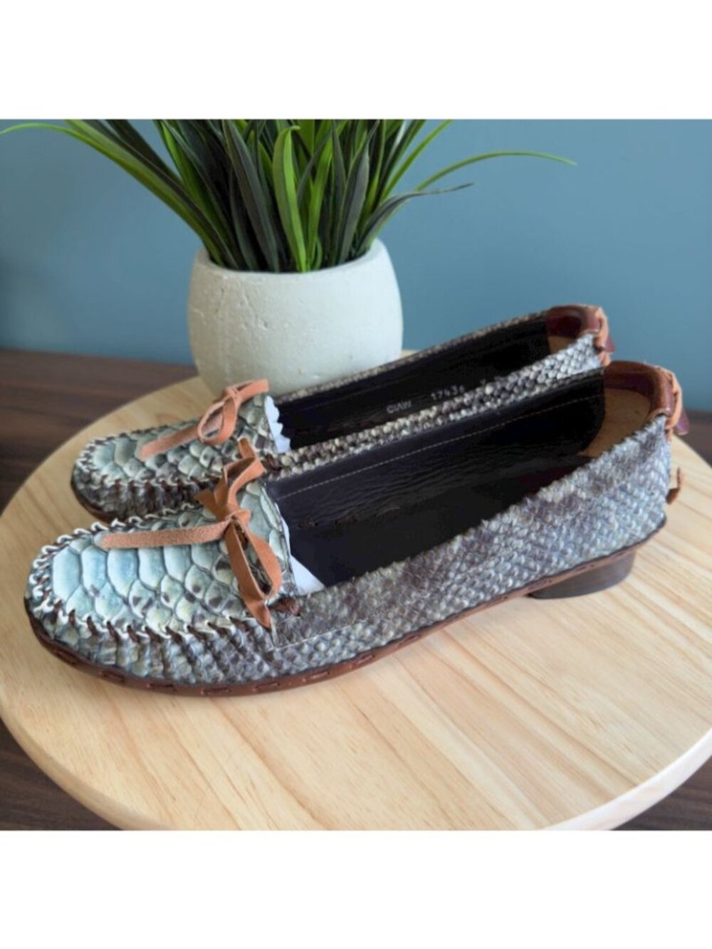 Stuart Weitzman 9 M Loafers Aqua Washed Boa Snake Sioux